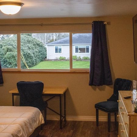 Private Home - Playground, Jumping Mat, Bbq, Darts, Firepit, Gazebo, 4 Smart Tvs, White Cotton Bedding, - The Redwood Cul-De Sac Beach Retreat Crescent City Exterior photo